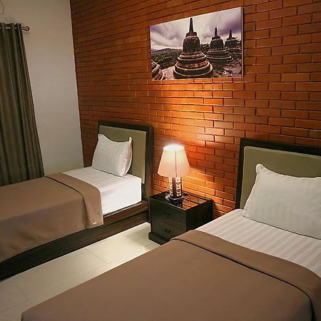 Omah Watu Homestay Yogyakarta Exterior photo