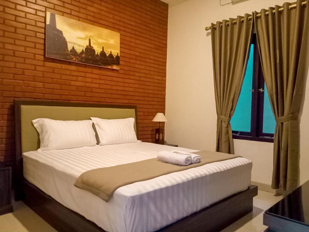 Omah Watu Homestay Yogyakarta Exterior photo