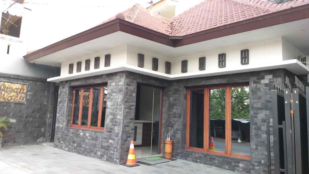 Omah Watu Homestay Yogyakarta Exterior photo