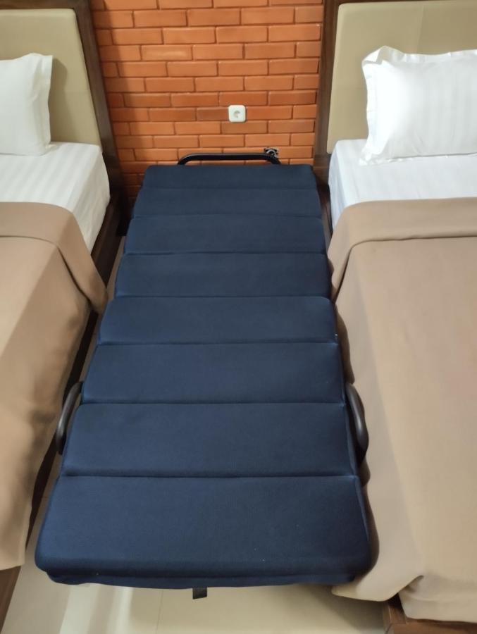 Omah Watu Homestay Yogyakarta Exterior photo