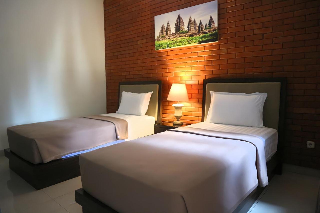Omah Watu Homestay Yogyakarta Exterior photo