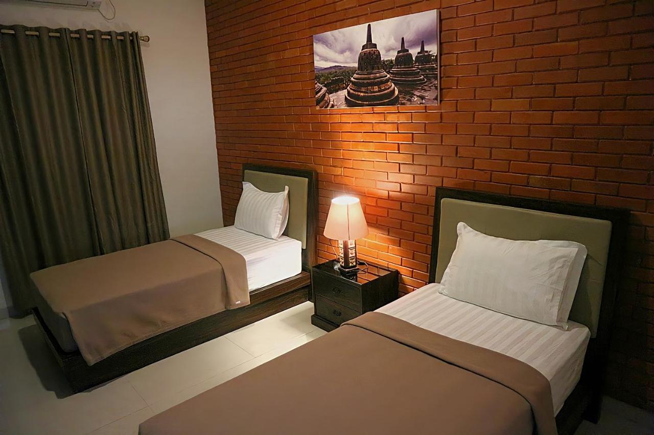 Omah Watu Homestay Yogyakarta Exterior photo