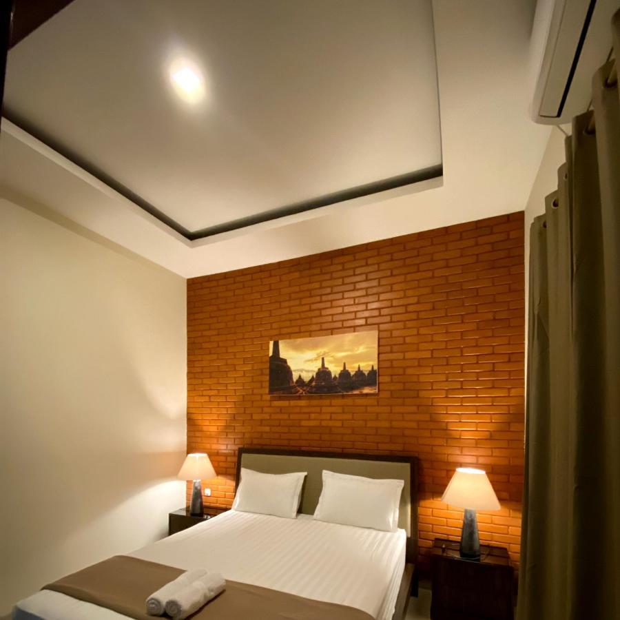 Omah Watu Homestay Yogyakarta Exterior photo